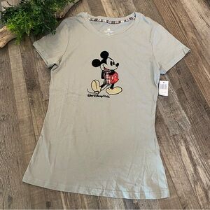 DISNEY PARKS Mickey Mouse Christmas Winter Women’s Fit T-shirt Medium NWT